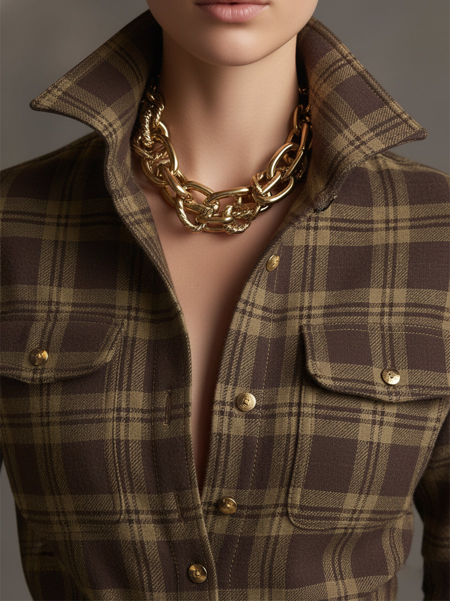 Długa sukienka w kratę w stylu retro z kołnierzykiem w kolorze czerwonobrązowym