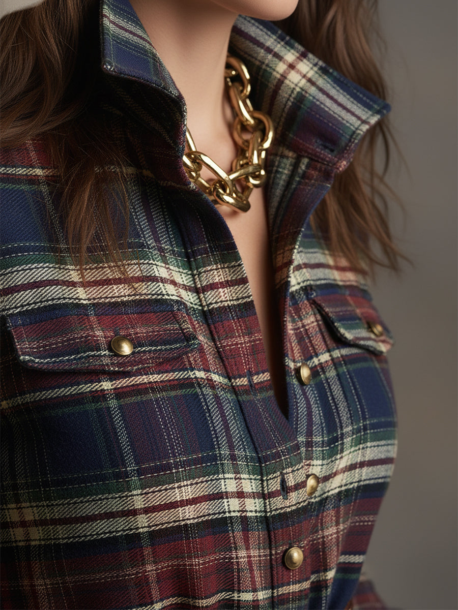 Długa sukienka w kratę w stylu retro z kołnierzykiem w kolorze czerwonobrązowym