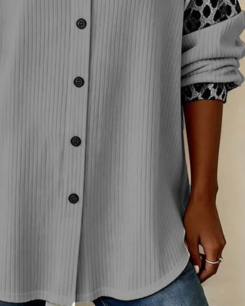 Koszula z nadrukiem w panterkę i kołnierzykiem zapinanym na guziki