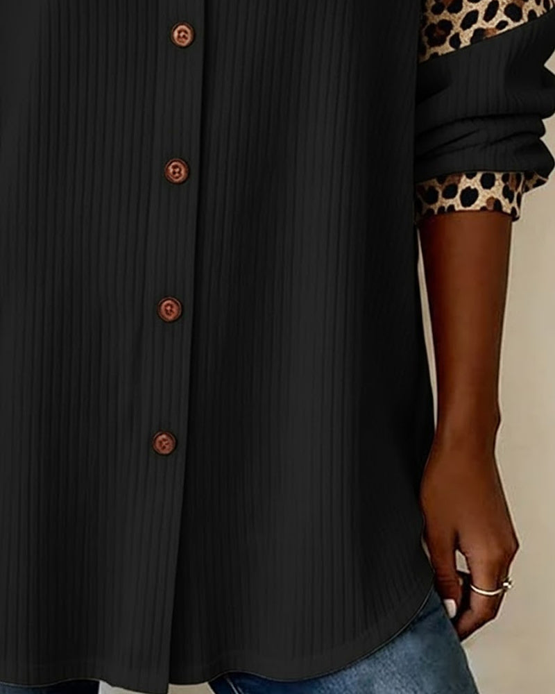 Koszula z nadrukiem w panterkę i kołnierzykiem zapinanym na guziki