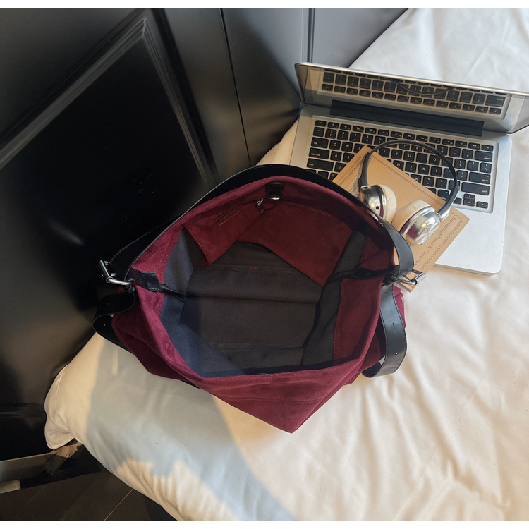 Jednobarevná taška s velkou kapacitou