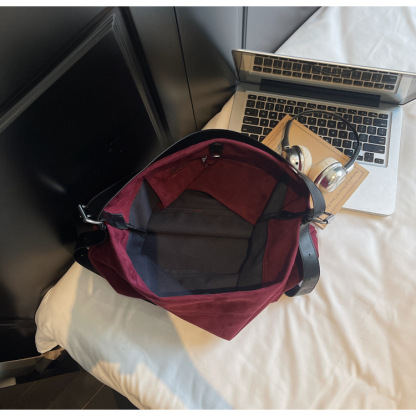 Jednobarevná taška s velkou kapacitou