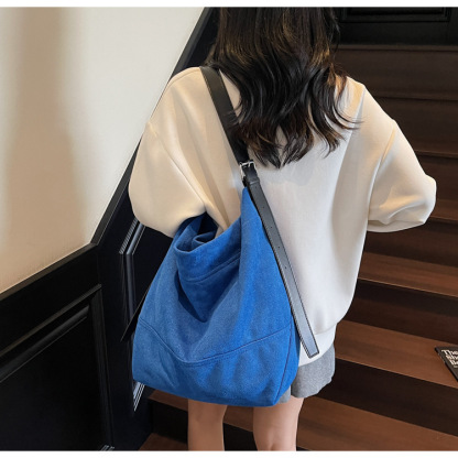 Jednobarevná taška s velkou kapacitou