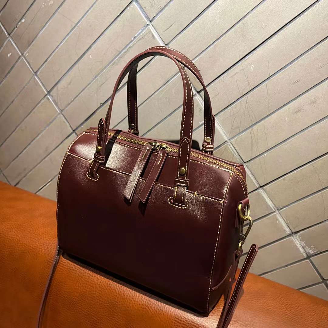 Kožená taška Boston Tote v jednobarevné barvě