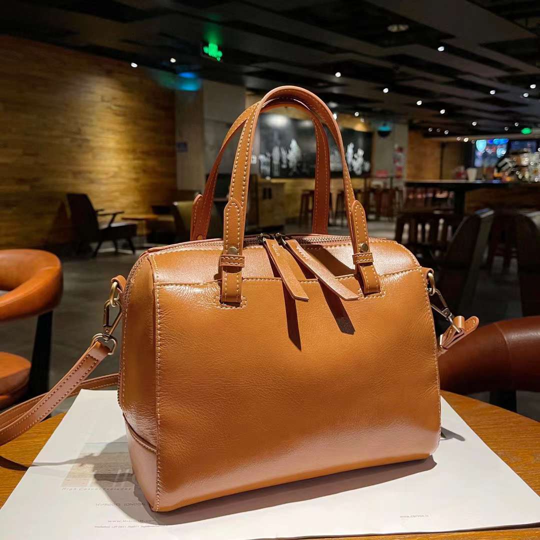 Kožená taška Boston Tote v jednobarevné barvě