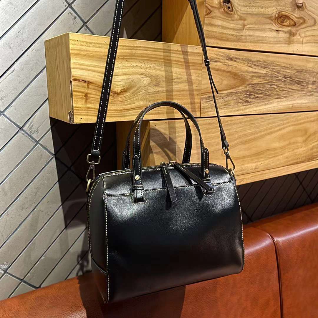 Kožená taška Boston Tote v jednobarevné barvě