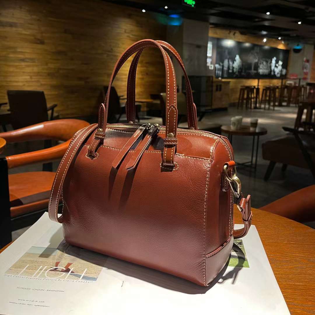 Kožená taška Boston Tote v jednobarevné barvě