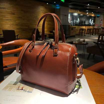 Kožená taška Boston Tote v jednobarevné barvě