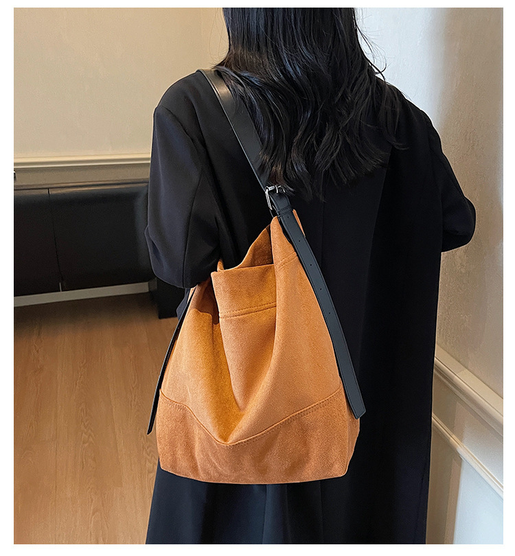 Jednobarevná taška s velkou kapacitou