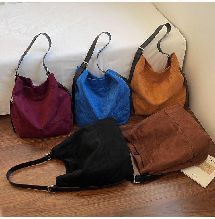 Jednobarevná taška s velkou kapacitou