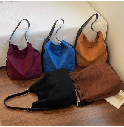 Jednobarevná taška s velkou kapacitou