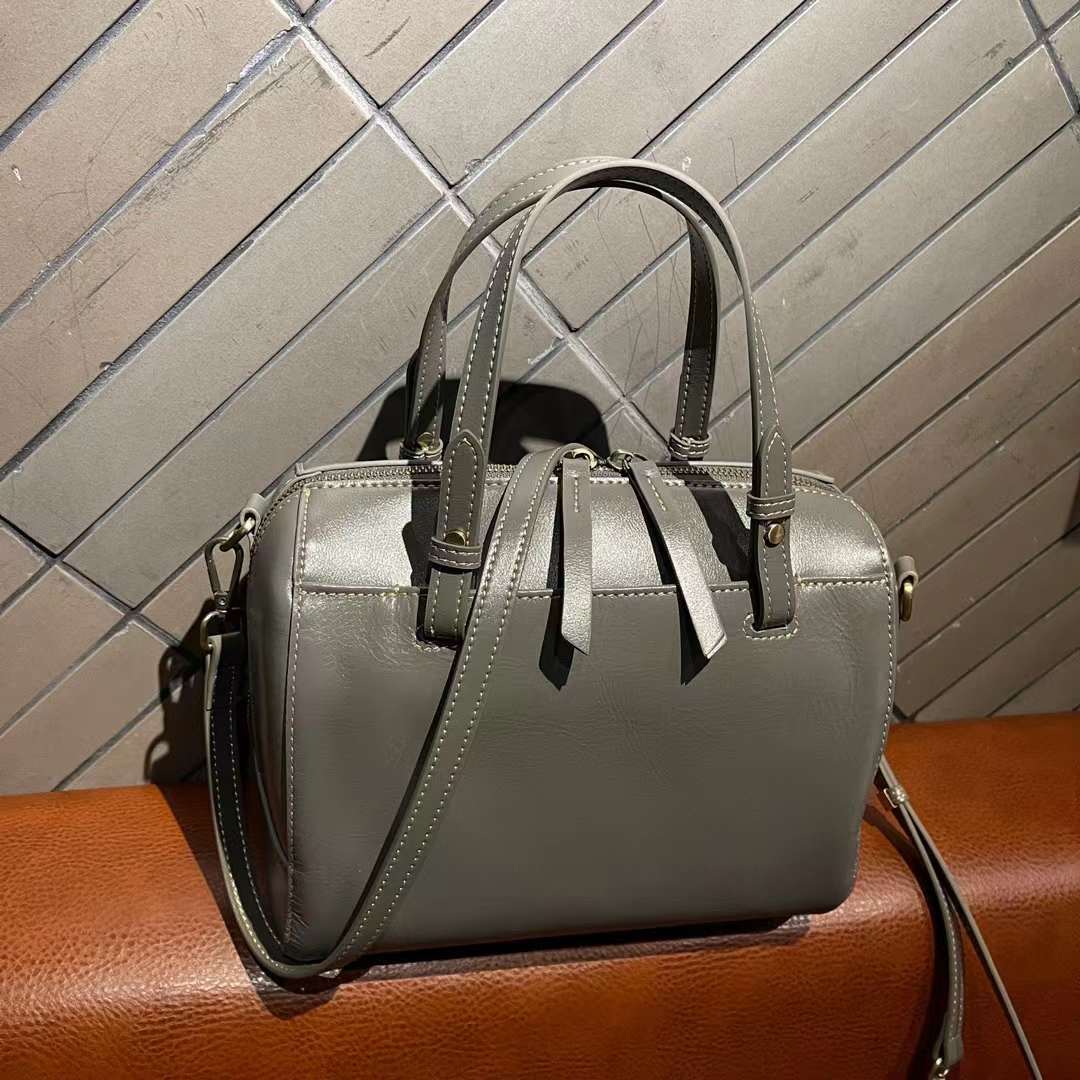 Kožená taška Boston Tote v jednobarevné barvě