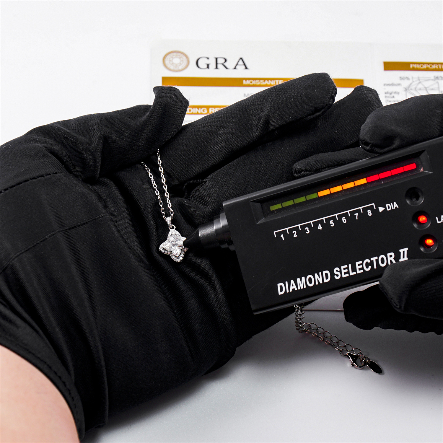 Delzzad 1.1ct Brilliant Iced-Out Four-Leaf Clover Pendant Necklace Lab-Created Moissanite Necklace S925 Sterling Silver Moissanite Jewelry Engagement Wedding Anniversary Perfect Gifts