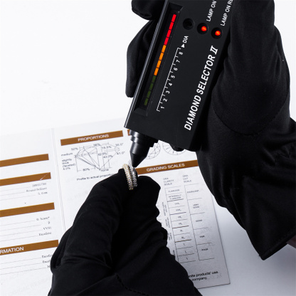 S925 D Color VVS Synthetic Moissanite Huggie Earrings