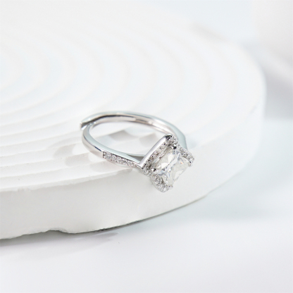 Delzzad Adjustable Luxury Clover Cluster Ring Lab-Created Moissanite Engagement Ring S925 Sterling Silver Moissanite Jewelry Perfect Gift