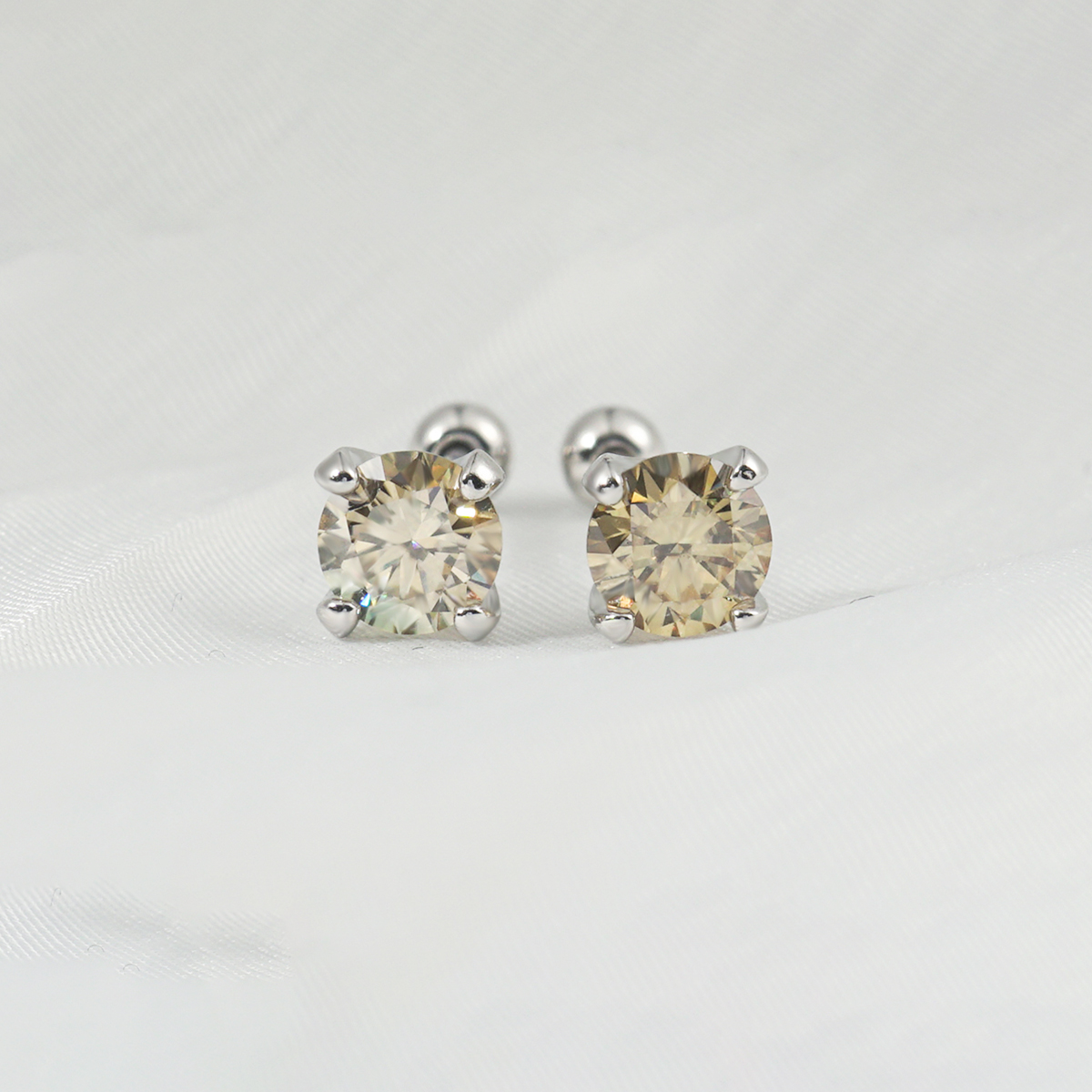 S925 0.5ct Synthetic Moissanite Exquisite Hip Hop Solitaire Four-Prong Stud Earrings Anniversary Birthday Mother's Day Gifts For Men Women