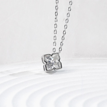 Delzzad 1ct Sparkling Leaf Clover Cut Pendant Necklace Lab-Created Moissanite Necklace S925 Sterling Silver Moissanite Jewelry Engagement Wedding Anniversary Perfect Gifts