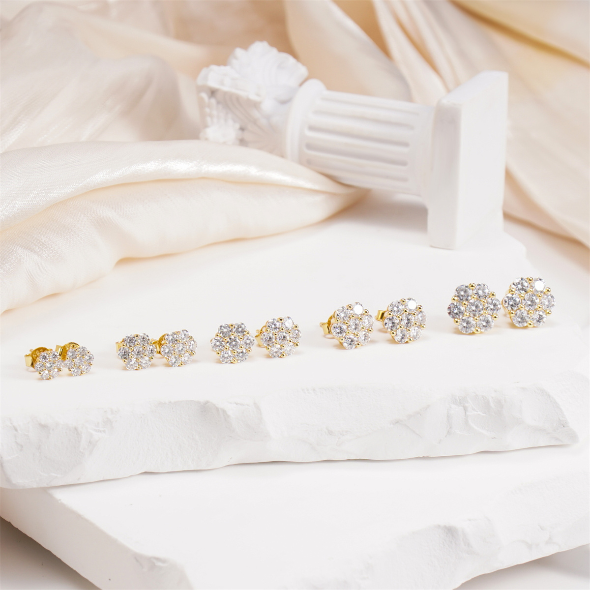 IcyBloom Floral Shine Stud Earrings 925S & VVS Moissanite