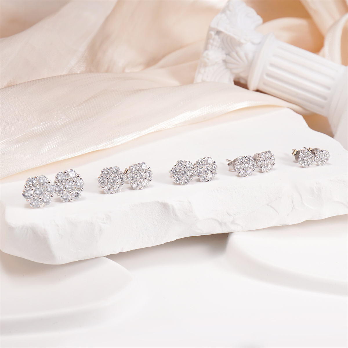 IcyBloom Floral Shine Stud Earrings 925S & VVS Moissanite