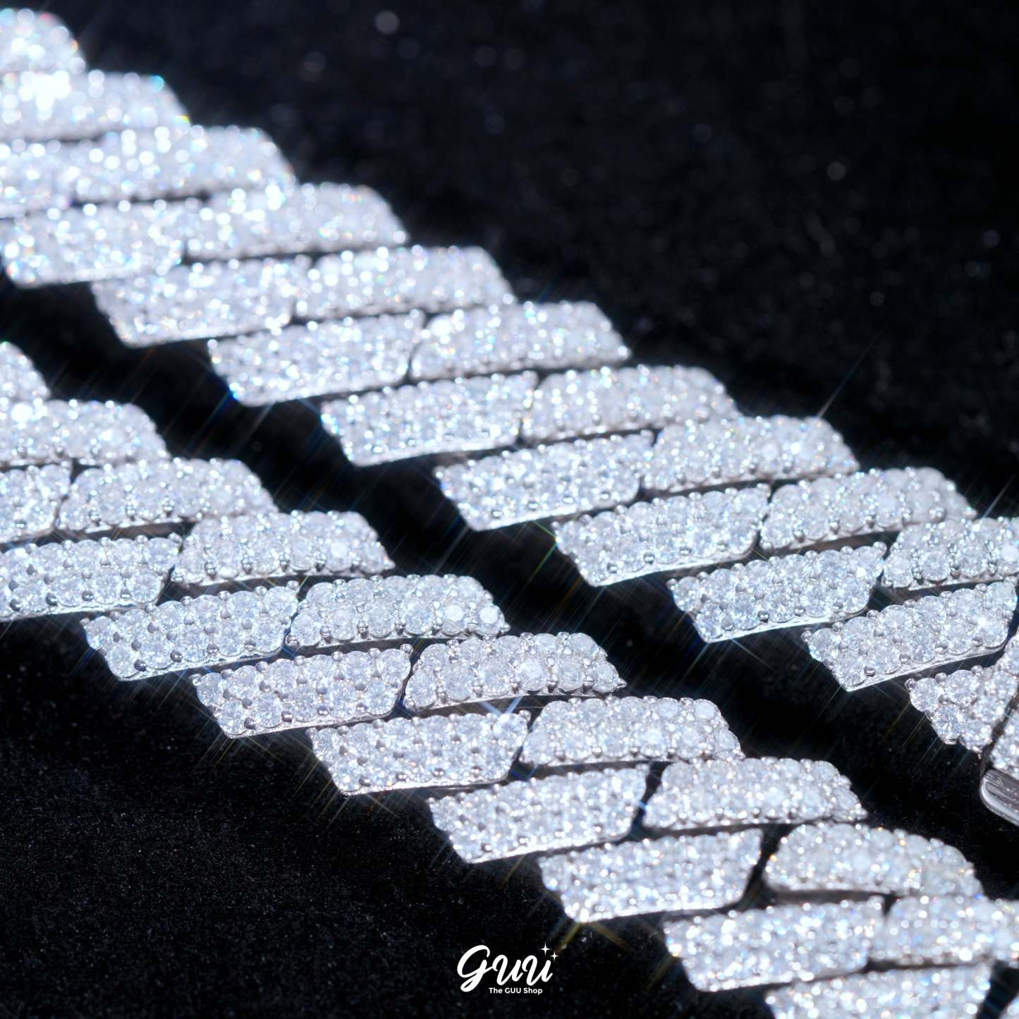 925S & VVS Moissanite 12MM Prong Cuban Link Chain