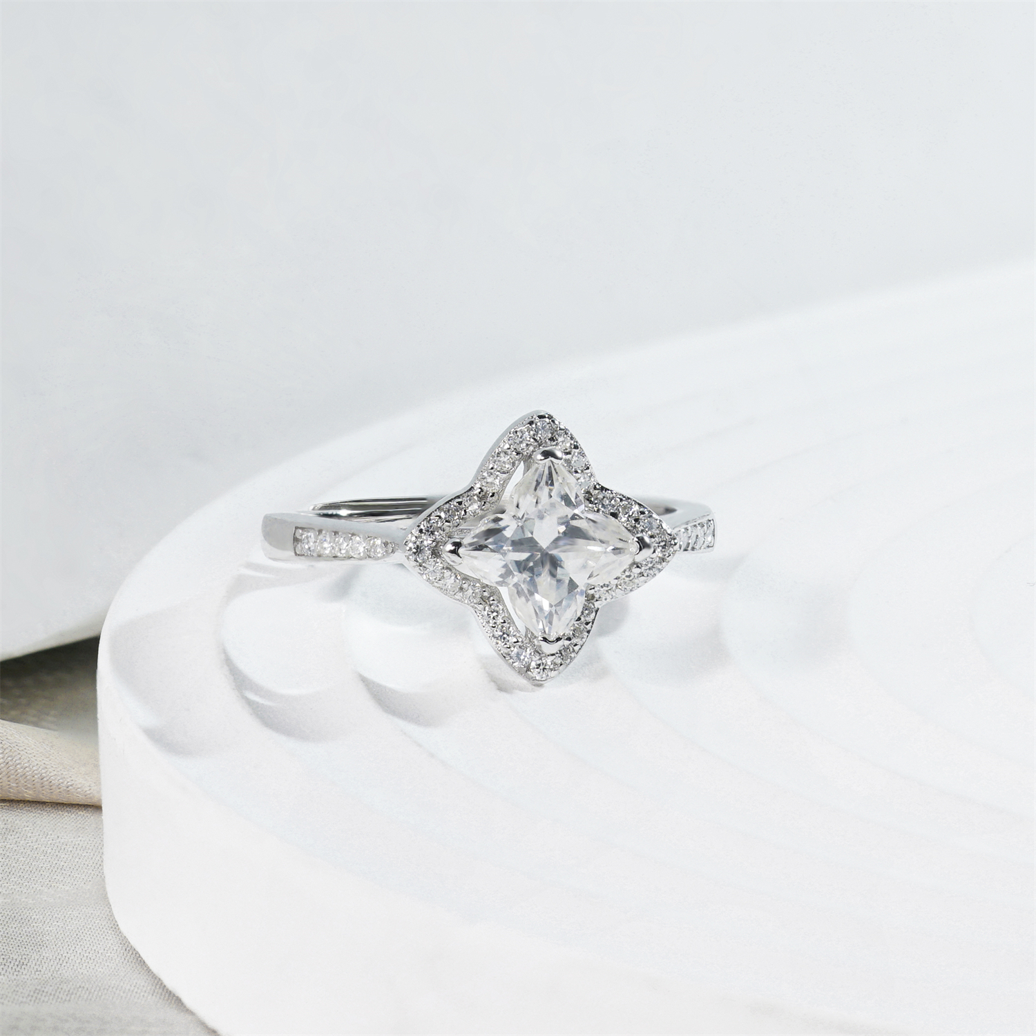 Delzzad Adjustable Luxury Clover Cluster Ring Lab-Created Moissanite Engagement Ring S925 Sterling Silver Moissanite Jewelry Perfect Gift