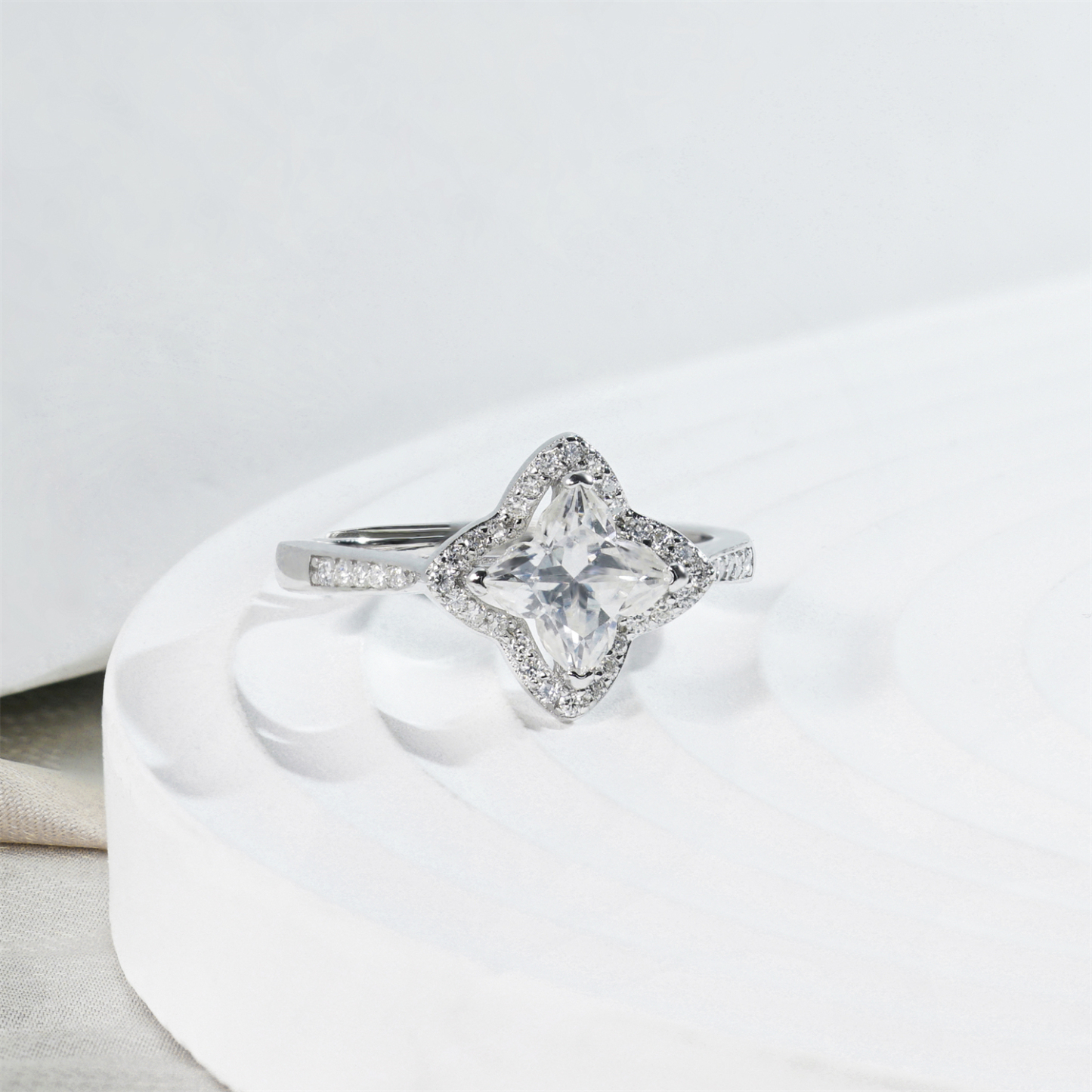 Delzzad Adjustable Luxury Clover Cluster Ring Lab-Created Moissanite Engagement Ring S925 Sterling Silver Moissanite Jewelry Perfect Gift