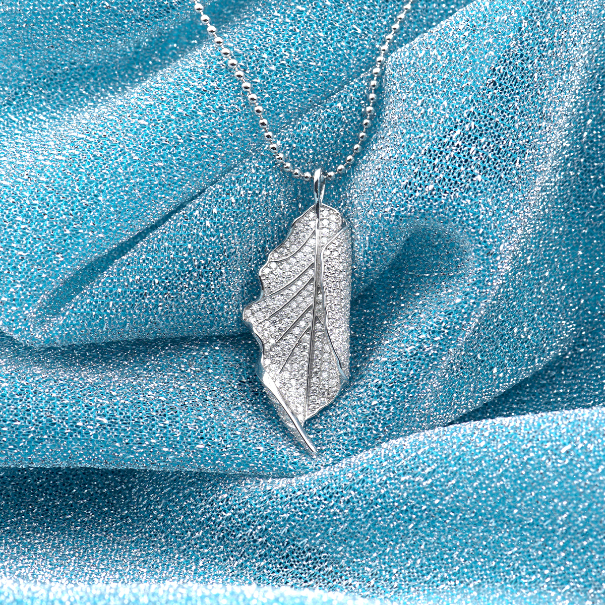 Unisex 1.7ct Iced Out Leaf Necklace VVS Synthetic Moissanite & S925