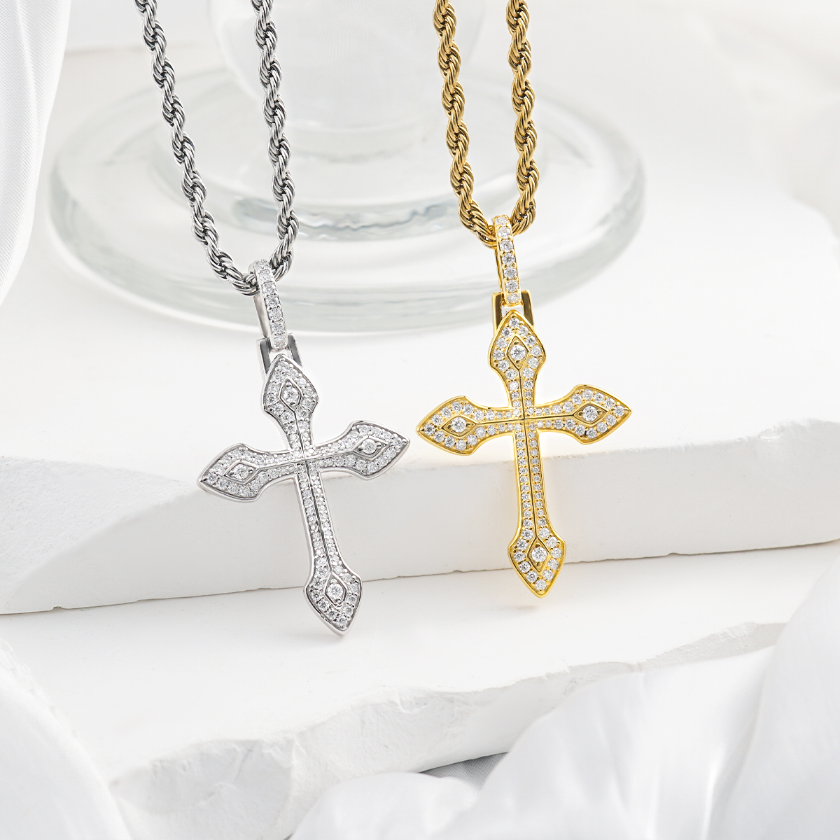 S925 1.7ct Round Pointed Cross Necklace D Color Synthetic Moissanite Unisex Pendant Necklace