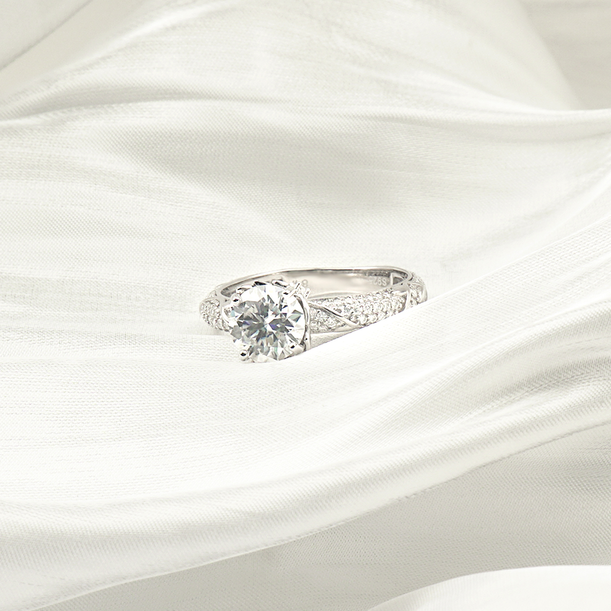 2ct Sparkling Four Prong Ring Band D Color VVS Synthetic Moissanite S925 Unisex Ring Anniversary Engagement Wedding Gifts for Men Women