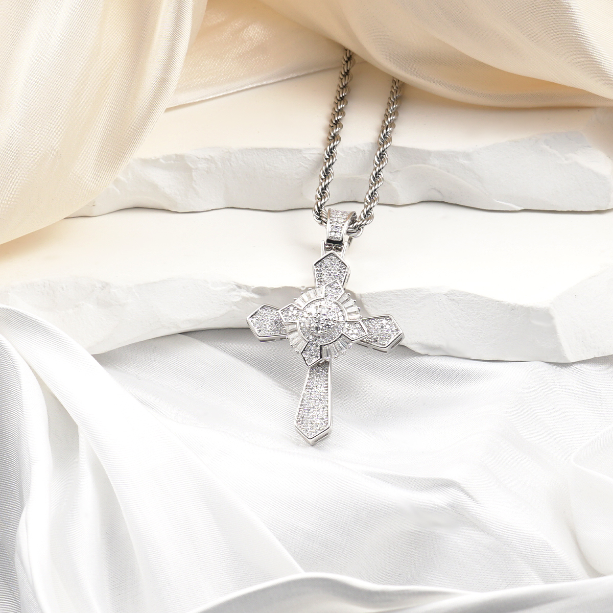 S925 Synthetic Moissanite Brillant Iced Out Rotatable Cross Pendant Necklace Birthday Anniversary Gift