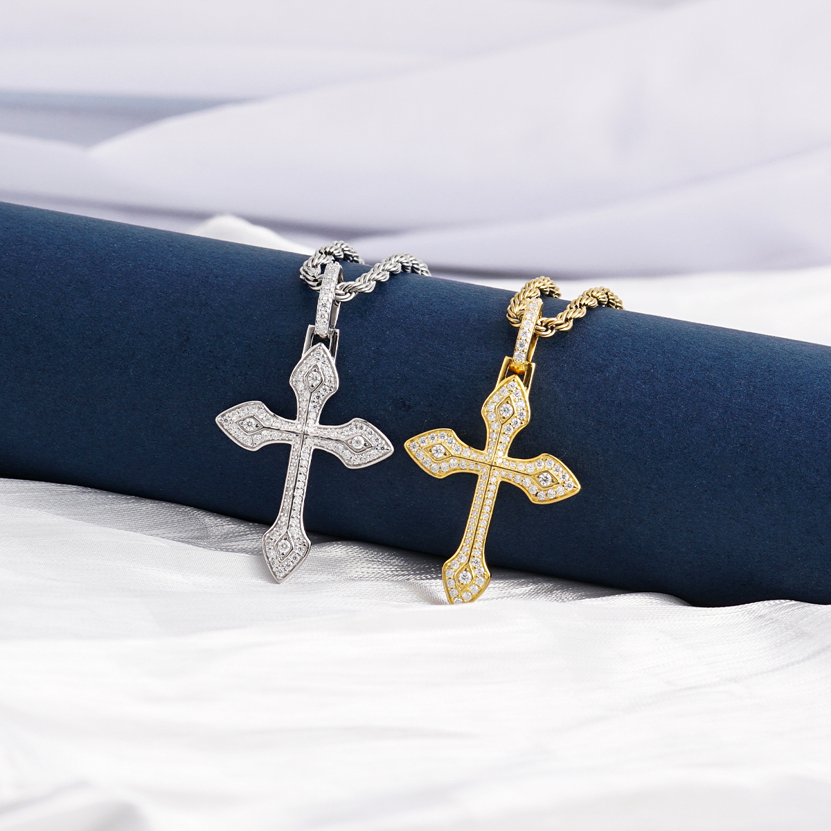 S925 1.7ct Round Pointed Cross Necklace D Color Synthetic Moissanite Unisex Pendant Necklace