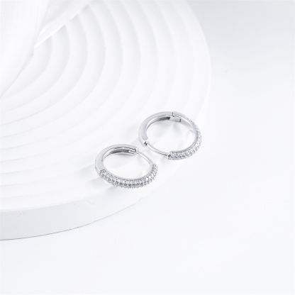 S925 D Color VVS Synthetic Moissanite Huggie Earrings