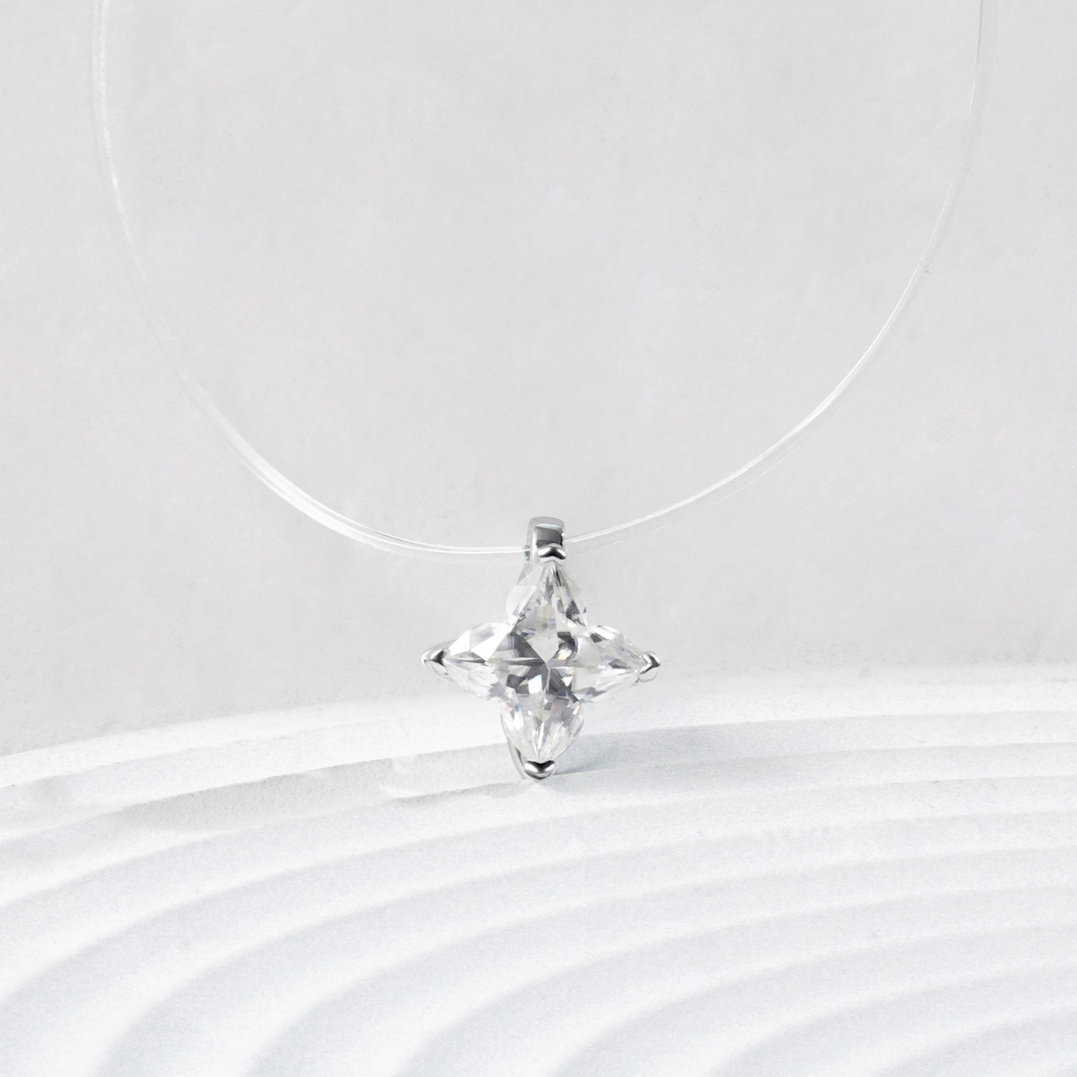 Delzzad 1ct Exquisite Leaf Clover Fishing Line Pendant Necklace Lab-Created Moissanite Necklace S925 Sterling Silver Moissanite Jewelry Engagement Wedding Anniversary Perfect Gifts