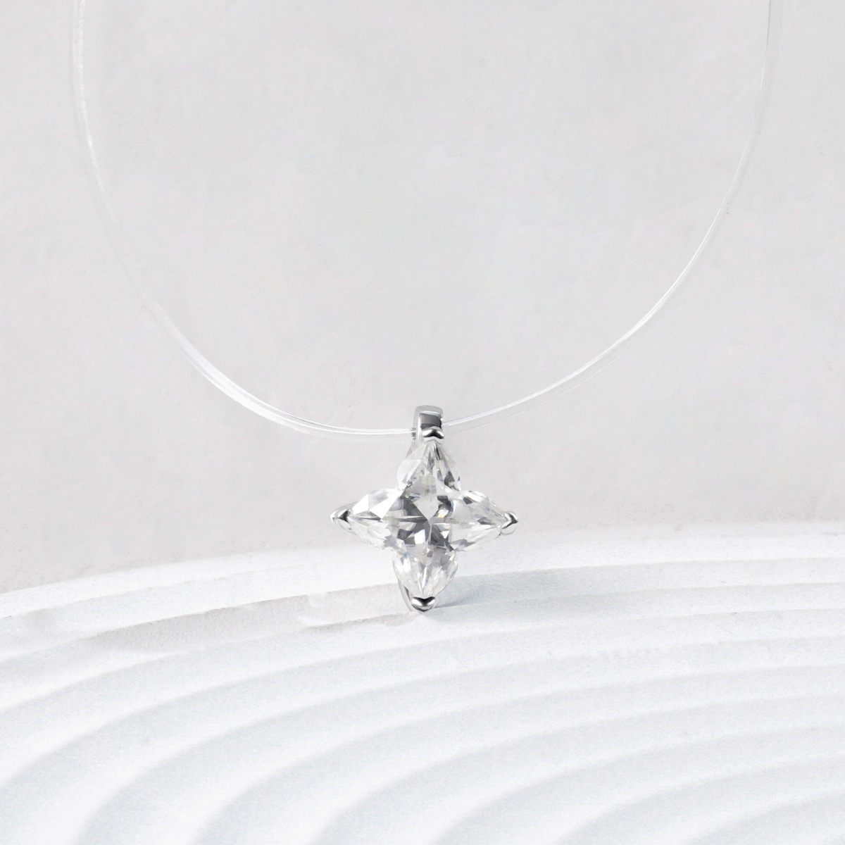 Delzzad 1ct Exquisite Leaf Clover Fishing Line Pendant Necklace Lab-Created Moissanite Necklace S925 Sterling Silver Moissanite Jewelry Engagement Wedding Anniversary Perfect Gifts