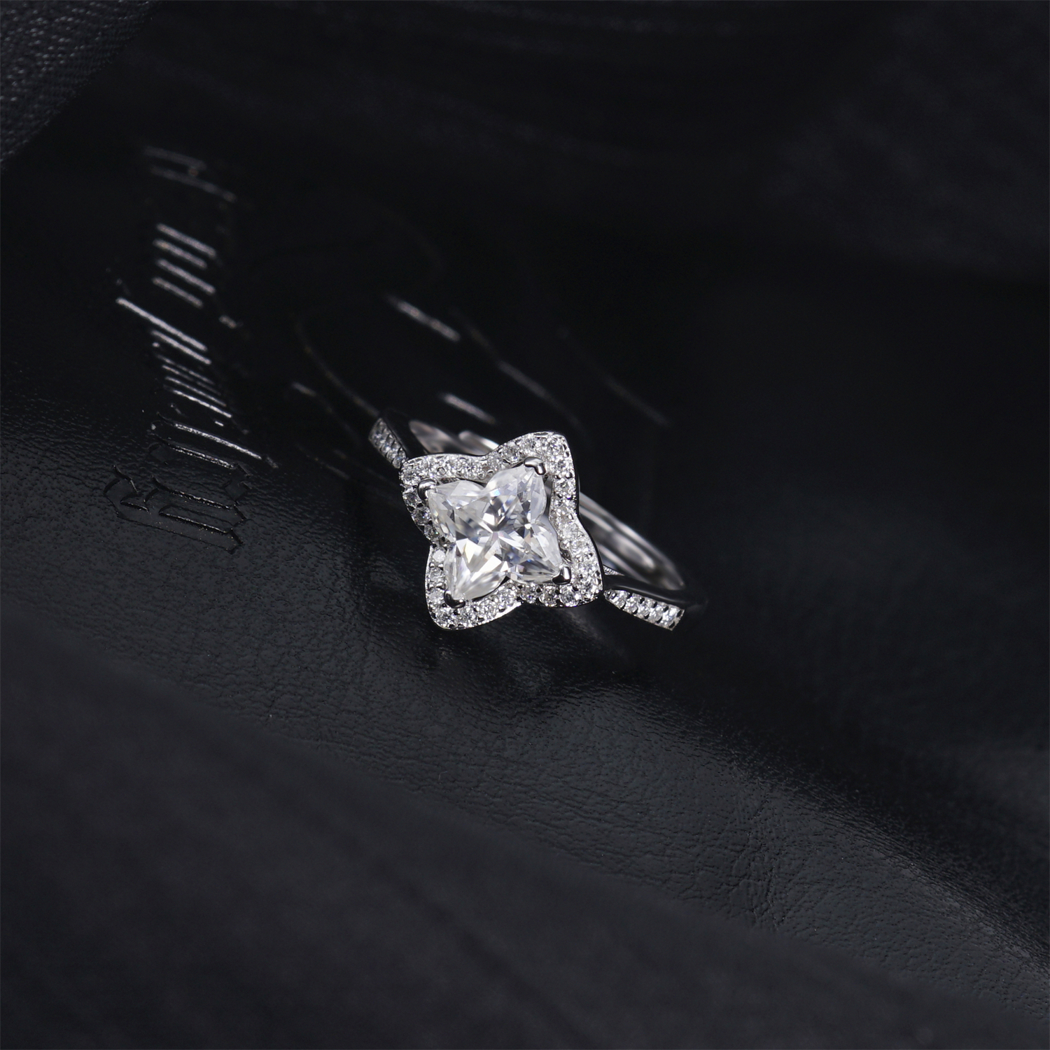 Delzzad Adjustable Luxury Clover Cluster Ring Lab-Created Moissanite Engagement Ring S925 Sterling Silver Moissanite Jewelry Perfect Gift