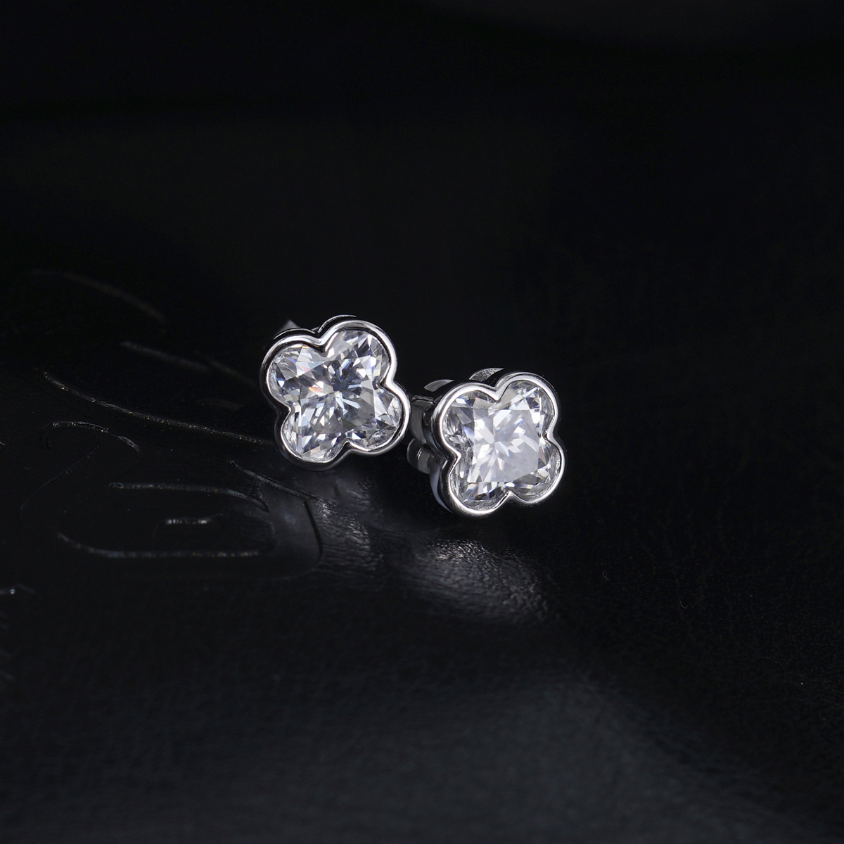 Delzzad Exquisite Cluster Clover Cut Earrings Lab-Created Moissanite Stud Earring S925 Sterling Silver Moissanite Jewelry Engagement Wedding Anniversary Perfect Gifts