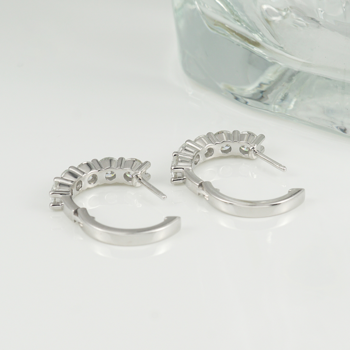 RINGFROST Half-Iced Circle Earrings 925S & VVS Moissanite