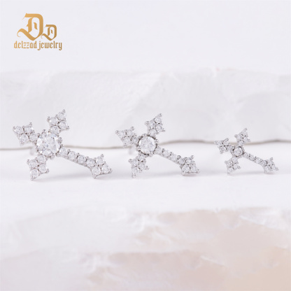 Cross Prong Stud Earrings S925 & D Color VVS Synthetic Moissanite