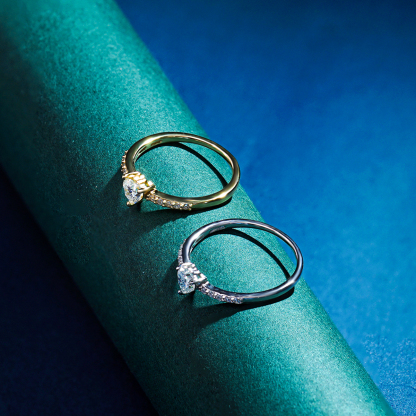 S925 Chic Iced Out Heart Ring Band D Color VVS Synthetic Moissanite Women Ring Perfect for Engagement Wedding Anniversary Mother's Day Gifts