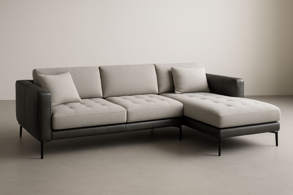 Divano a L grigio e nero in poliestere e pelle sintetica con cuscini