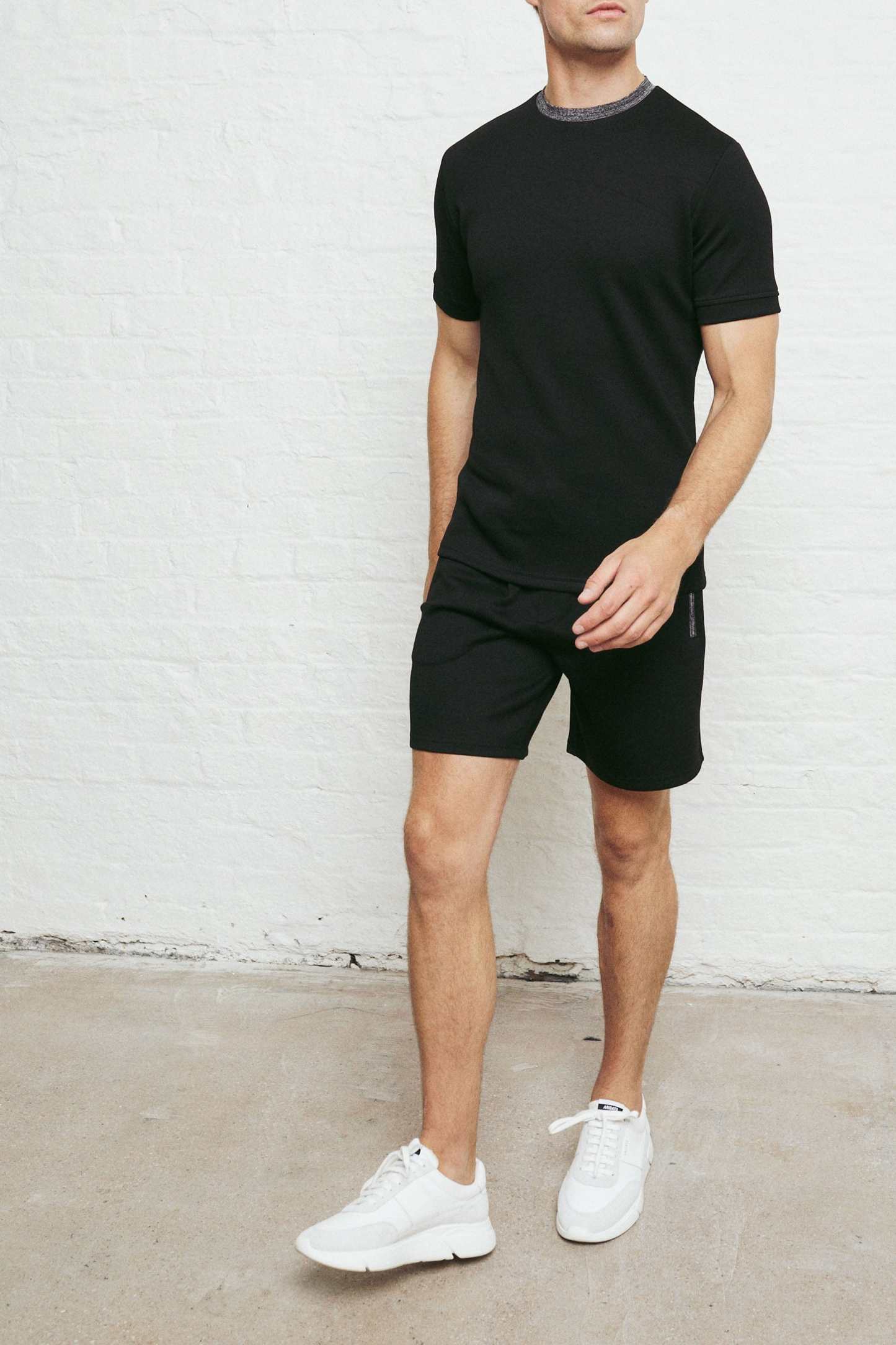 Luxe Contrast Collar T-Shirt - Black