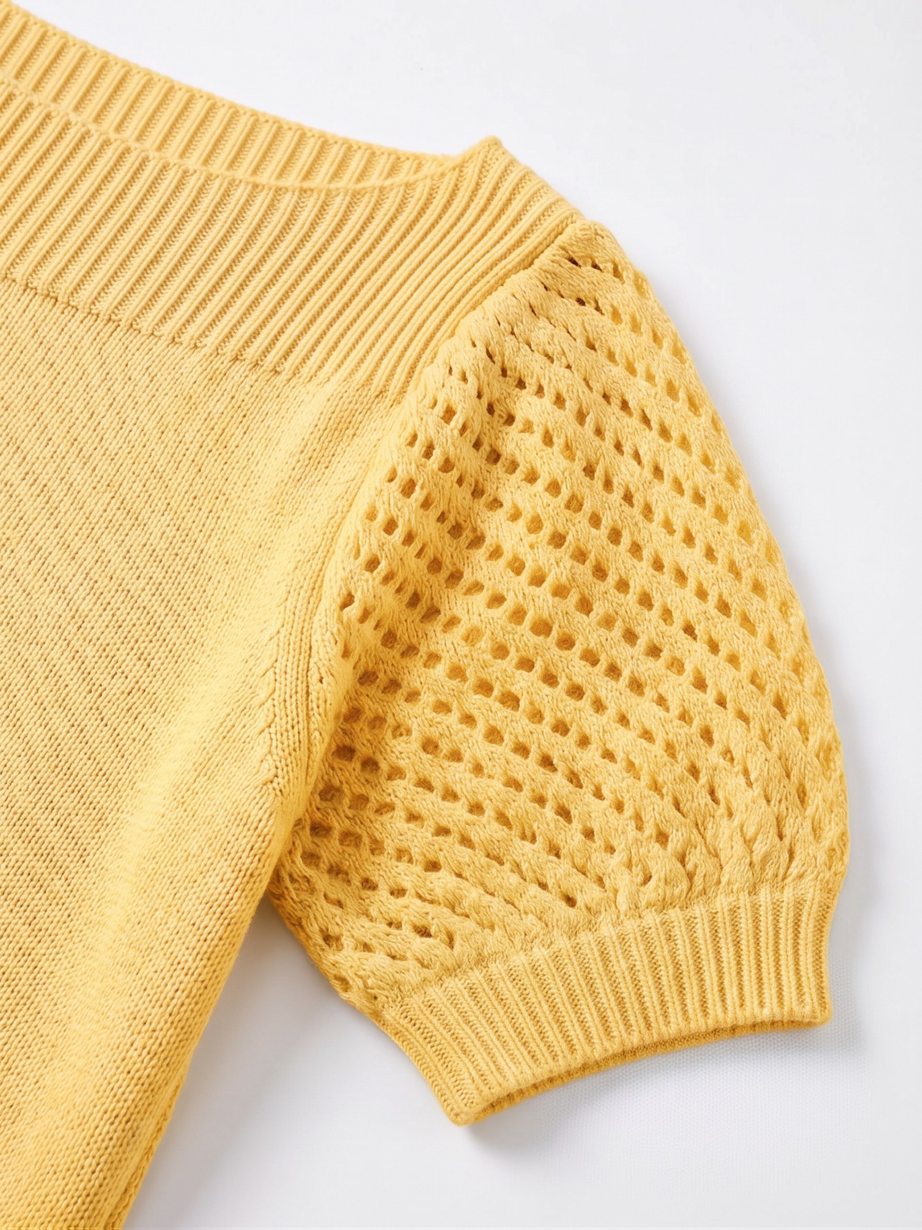 Women’s off-the-shoulder short-sleeve knit top with puff sleeves; casual boat-neck openwork sweatshirt