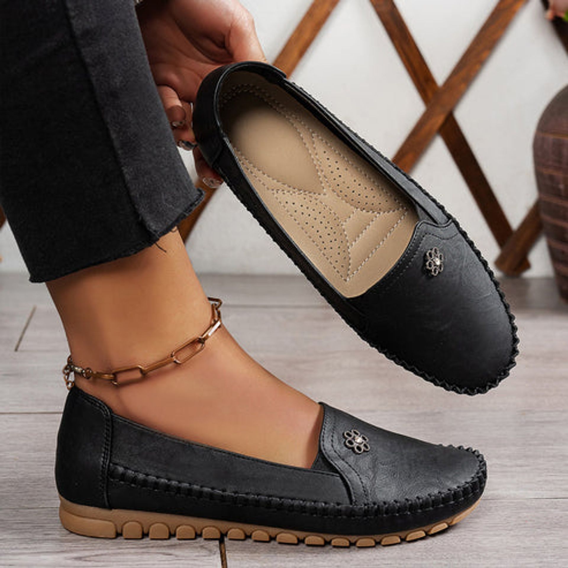 BLACK/5.5/Medium