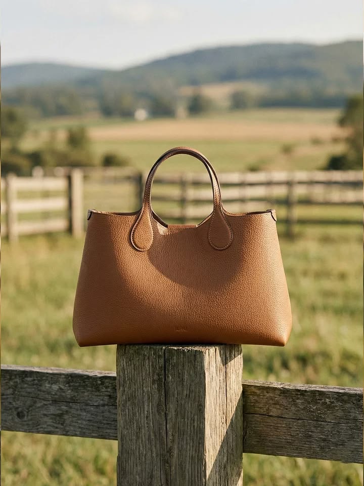 Retro Western Tote M Bag in Leather - Ivory