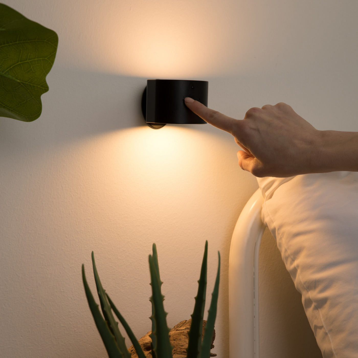 360° Rotating Magnetic Night Light - Portable Touch Remote Control Adjustment