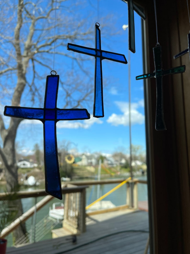 ✨Crystal Cross Suncatcher – Let God’s Light Shine Through Your Home with Beautiful Rainbow Blessings!🌈