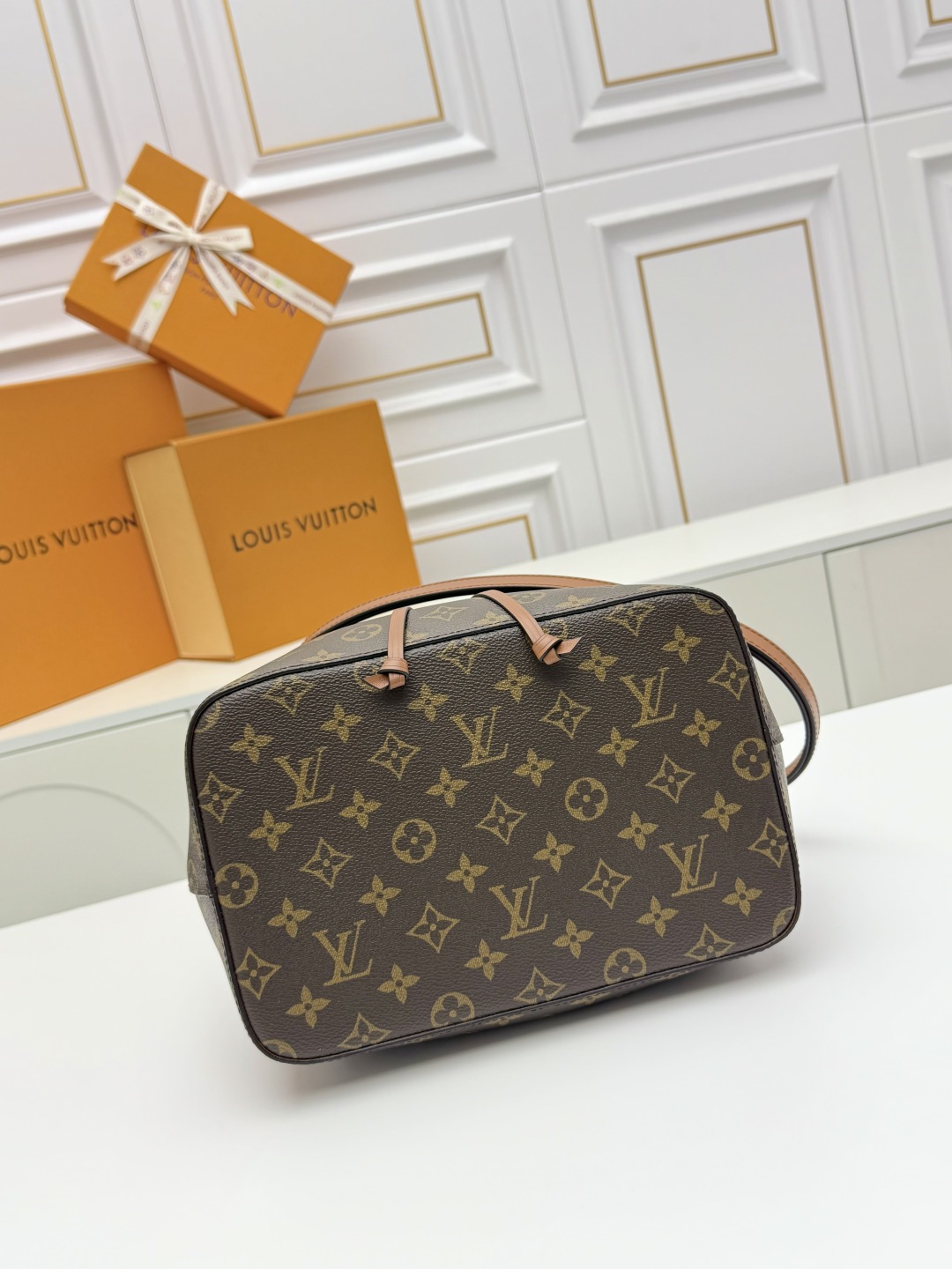 LX Néonoé Bag