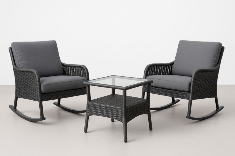 Set 2 Sedie a Dondolo in Rattan PE Nero con Cuscini Grigi e Tavolino in Vetro Temperato