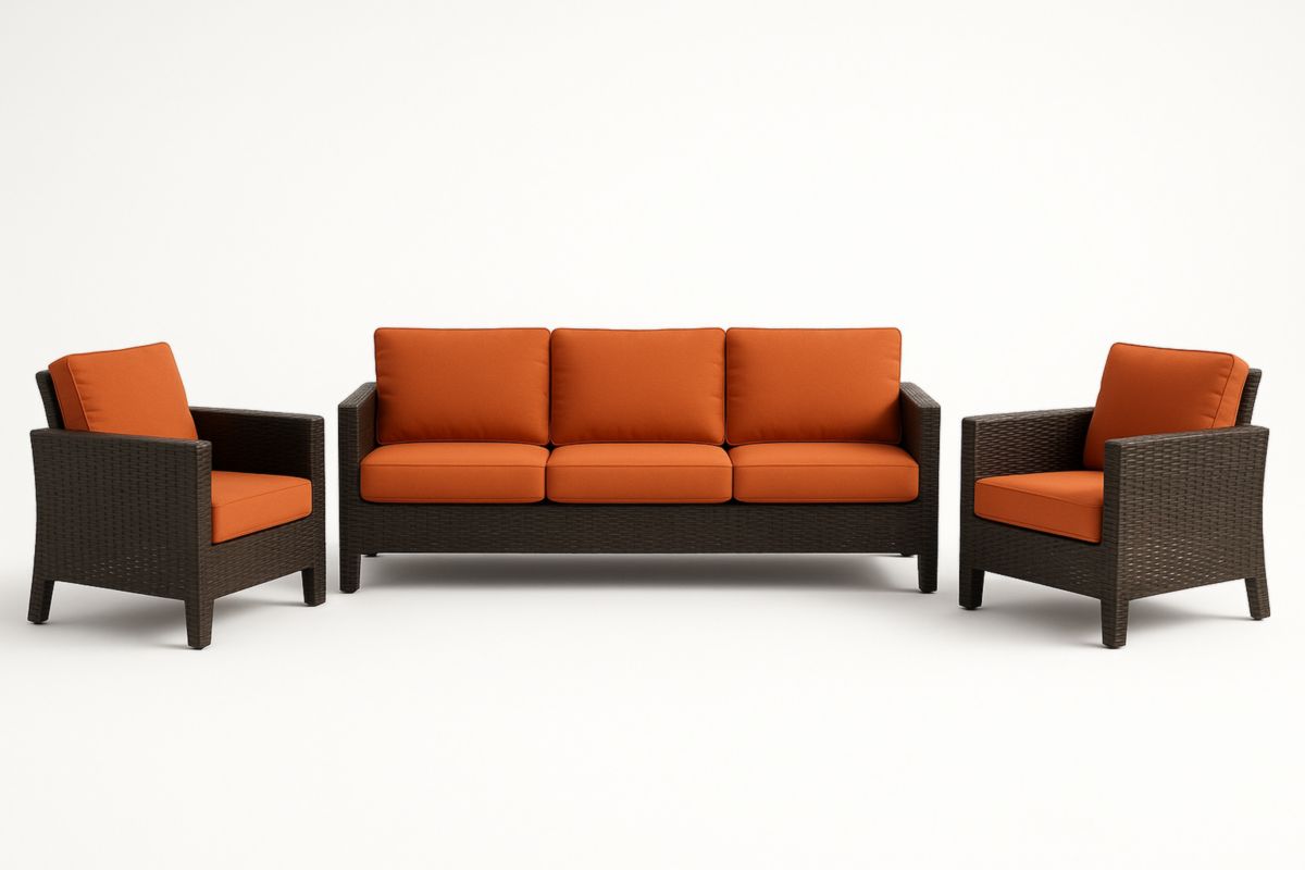 Set divano in rattan marrone con cuscini arancioni