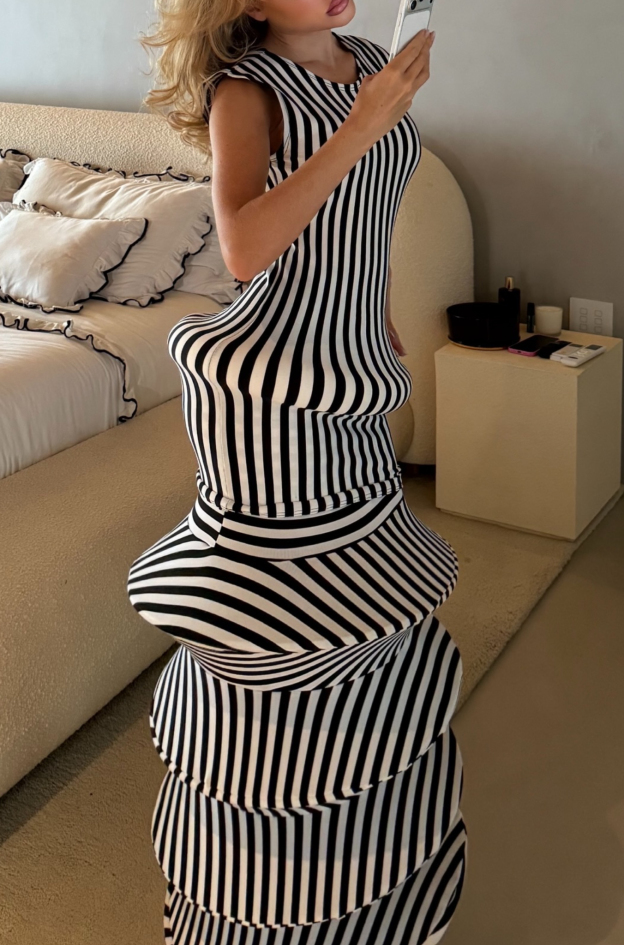 Black and white striped stretch round neck dress（dress）